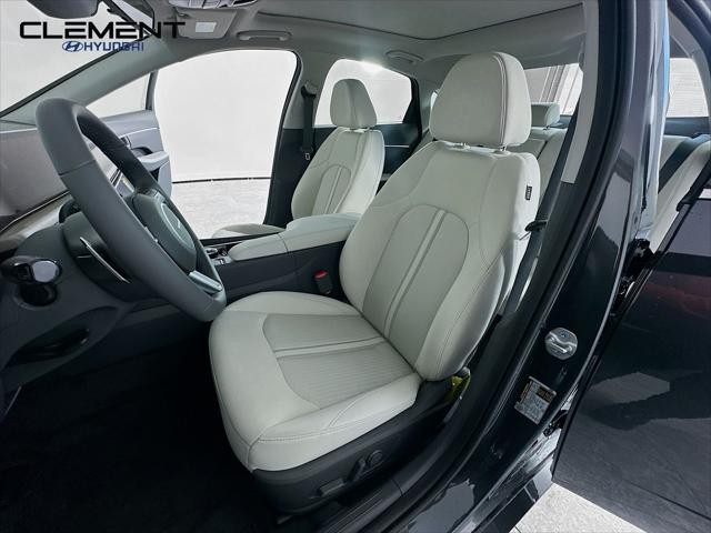 Hyundai Sonata Hybrid Vehicle Full-screen Gallery Image 26