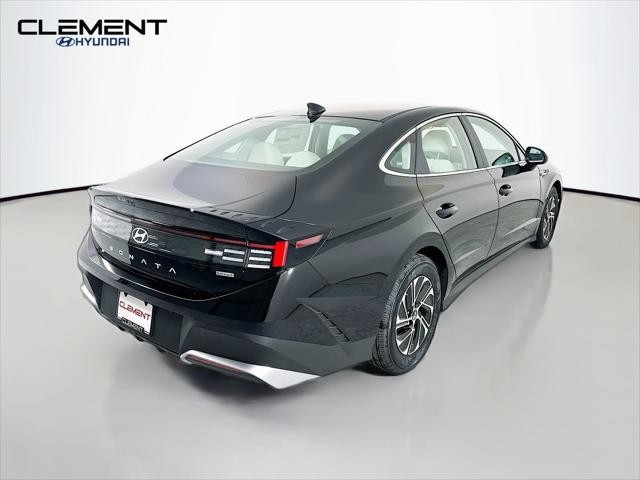 Hyundai Sonata Hybrid Vehicle Full-screen Gallery Image 6