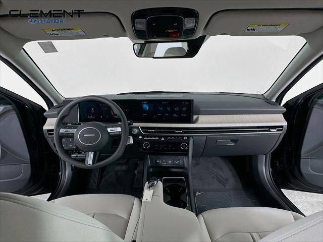 Hyundai Sonata Hybrid Vehicle Full-screen Gallery Image 11