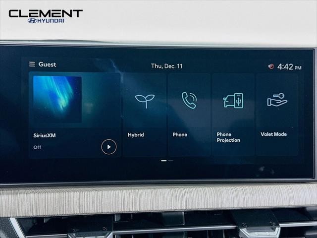 Hyundai Sonata Hybrid Vehicle Full-screen Gallery Image 17