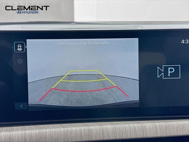 Hyundai Sonata Hybrid Vehicle Full-screen Gallery Image 18