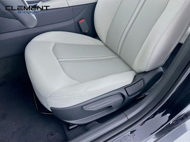 Hyundai Sonata Hybrid Vehicle Full-screen Gallery Image 23