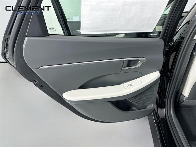 Hyundai Sonata Hybrid Vehicle Full-screen Gallery Image 25