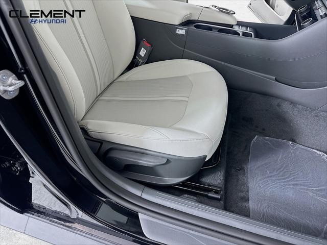 Hyundai Sonata Hybrid Vehicle Full-screen Gallery Image 27