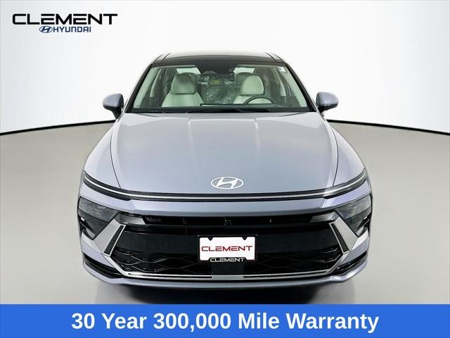 Hyundai Sonata Hybrid Vehicle Full-screen Gallery Image 2