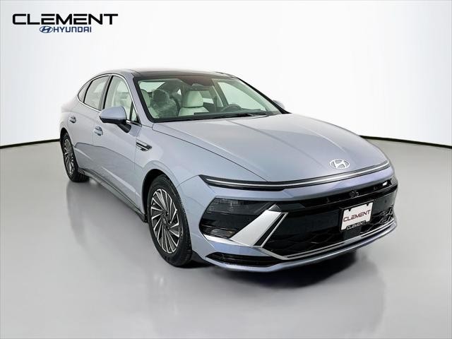 Hyundai Sonata Hybrid Vehicle Full-screen Gallery Image 3