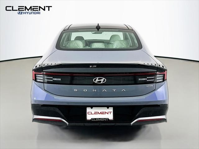 Hyundai Sonata Hybrid Vehicle Full-screen Gallery Image 7