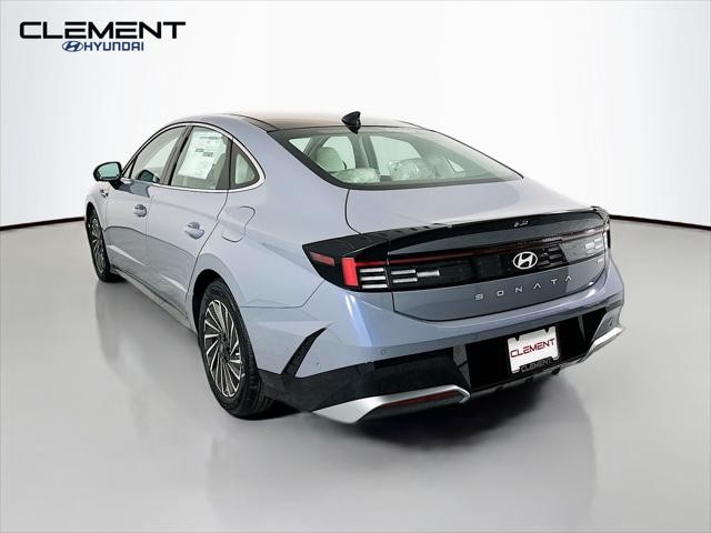 Hyundai Sonata Hybrid Vehicle Full-screen Gallery Image 8