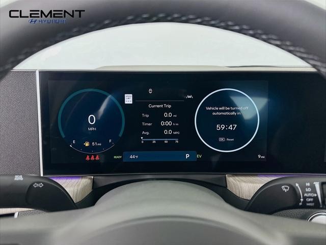 Hyundai Sonata Hybrid Vehicle Full-screen Gallery Image 16