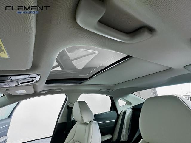 Hyundai Sonata Hybrid Vehicle Full-screen Gallery Image 22