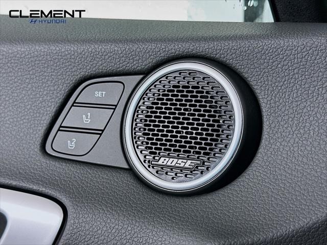 Hyundai Sonata Hybrid Vehicle Full-screen Gallery Image 23