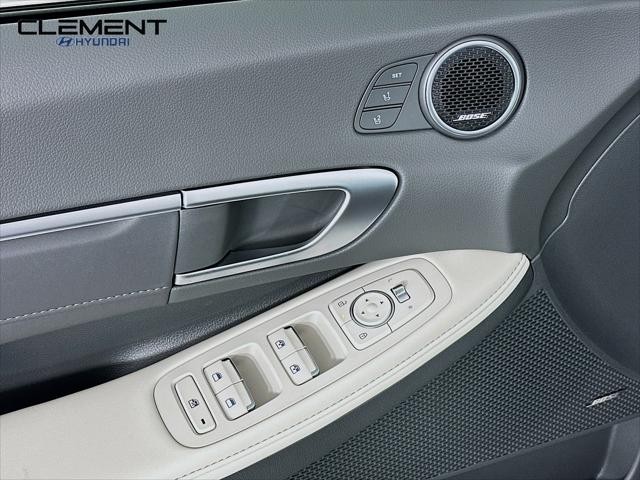 Hyundai Sonata Hybrid Vehicle Full-screen Gallery Image 24