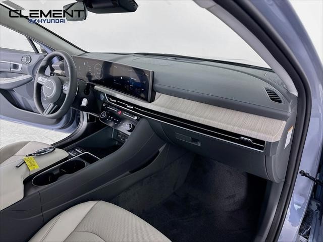 Hyundai Sonata Hybrid Vehicle Full-screen Gallery Image 31