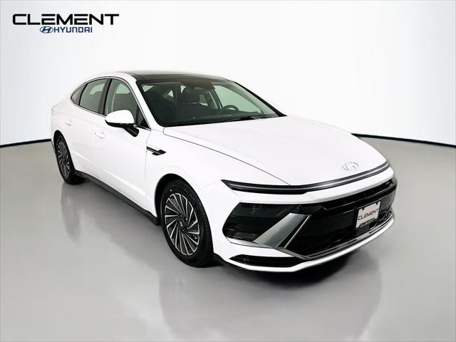 Hyundai Sonata Hybrid Vehicle Full-screen Gallery Image 3