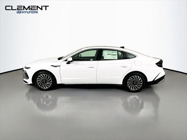 Hyundai Sonata Hybrid Vehicle Full-screen Gallery Image 4