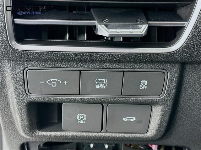 Hyundai Sonata Hybrid Vehicle Full-screen Gallery Image 12