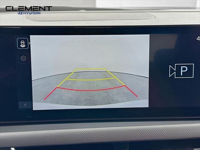 Hyundai Sonata Hybrid Vehicle Full-screen Gallery Image 18