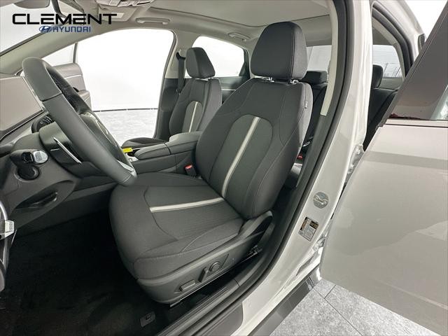 Hyundai Sonata Hybrid Vehicle Full-screen Gallery Image 26