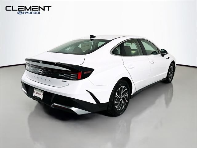 Hyundai Sonata Hybrid Vehicle Full-screen Gallery Image 6