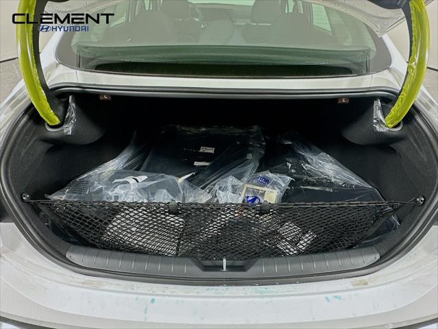 Hyundai Sonata Hybrid Vehicle Full-screen Gallery Image 9