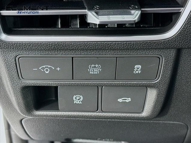 Hyundai Sonata Hybrid Vehicle Full-screen Gallery Image 12