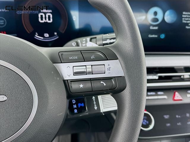 Hyundai Sonata Hybrid Vehicle Full-screen Gallery Image 15