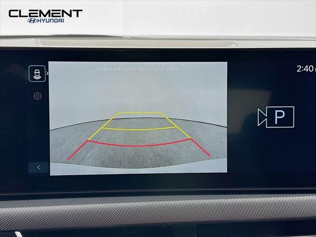 Hyundai Sonata Hybrid Vehicle Full-screen Gallery Image 18