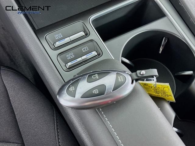 Hyundai Sonata Hybrid Vehicle Full-screen Gallery Image 20