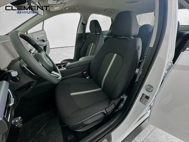 Hyundai Sonata Hybrid Vehicle Full-screen Gallery Image 24