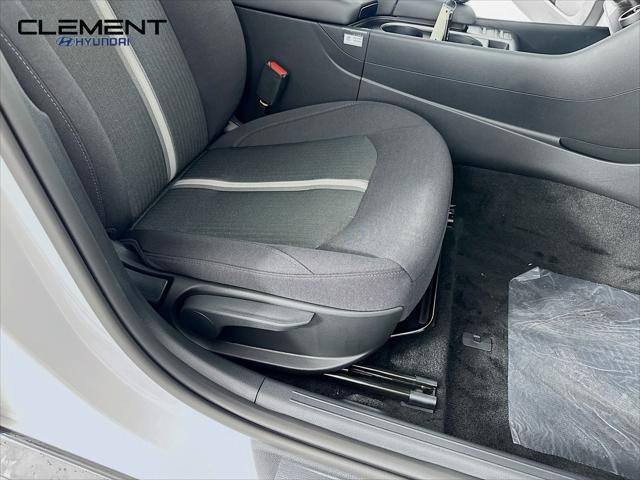 Hyundai Sonata Hybrid Vehicle Full-screen Gallery Image 27