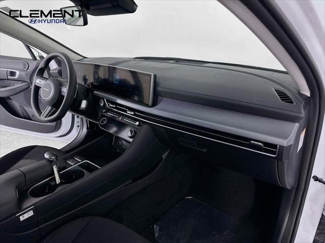 Hyundai Sonata Hybrid Vehicle Full-screen Gallery Image 28