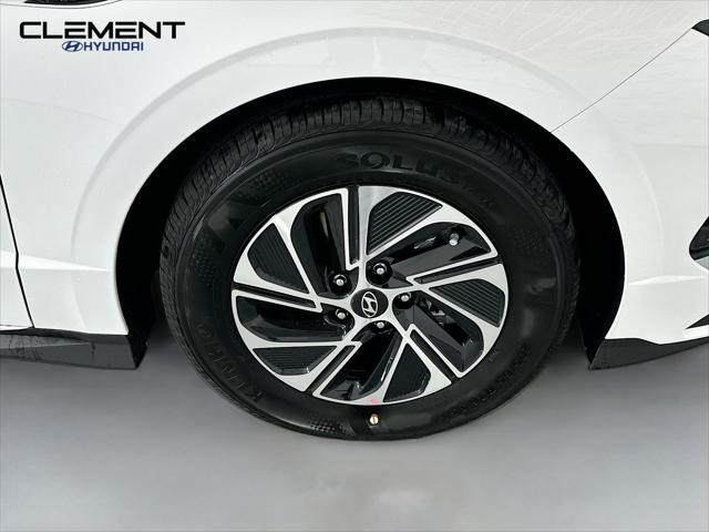 Hyundai Sonata Hybrid Vehicle Full-screen Gallery Image 30