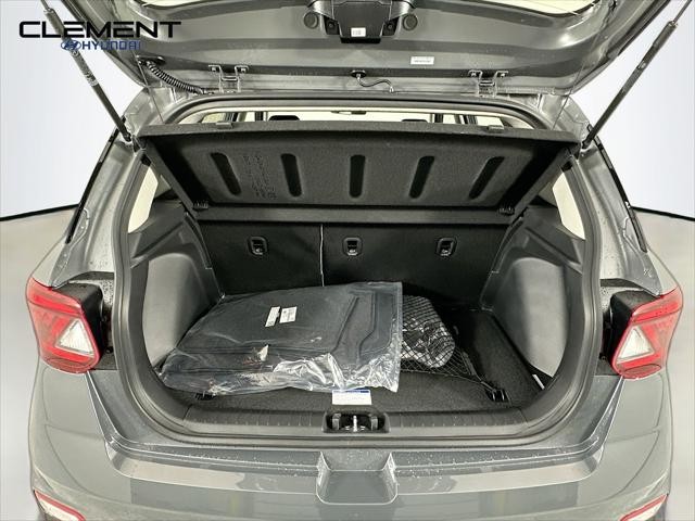 Hyundai Venue Vehicle Full-screen Gallery Image 9