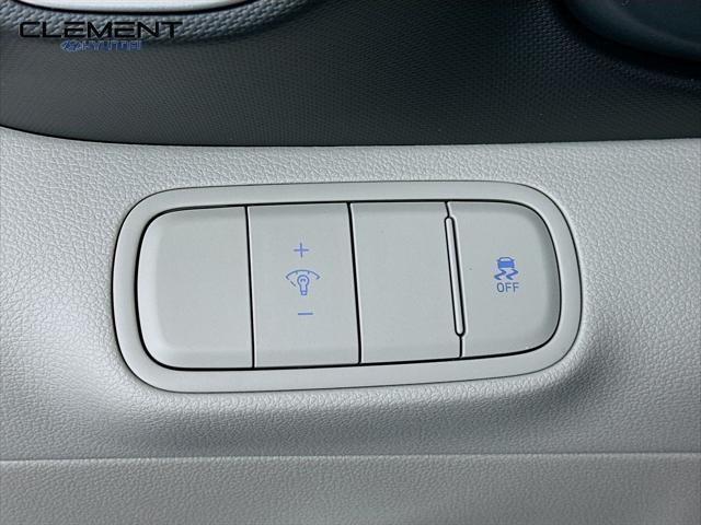 Hyundai Venue Vehicle Full-screen Gallery Image 12