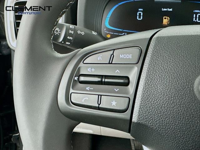 Hyundai Venue Vehicle Full-screen Gallery Image 14