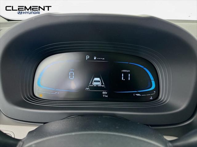 Hyundai Venue Vehicle Full-screen Gallery Image 16