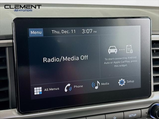 Hyundai Venue Vehicle Full-screen Gallery Image 17