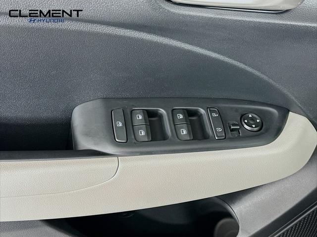 Hyundai Venue Vehicle Full-screen Gallery Image 23