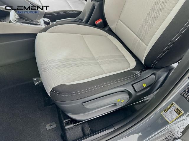 Hyundai Venue Vehicle Full-screen Gallery Image 25