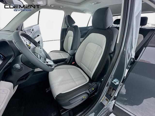 Hyundai Venue Vehicle Full-screen Gallery Image 26