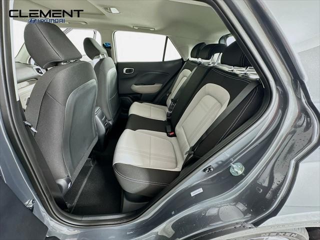 Hyundai Venue Vehicle Full-screen Gallery Image 28