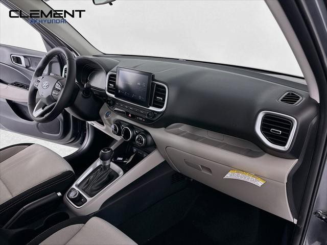 Hyundai Venue Vehicle Full-screen Gallery Image 30
