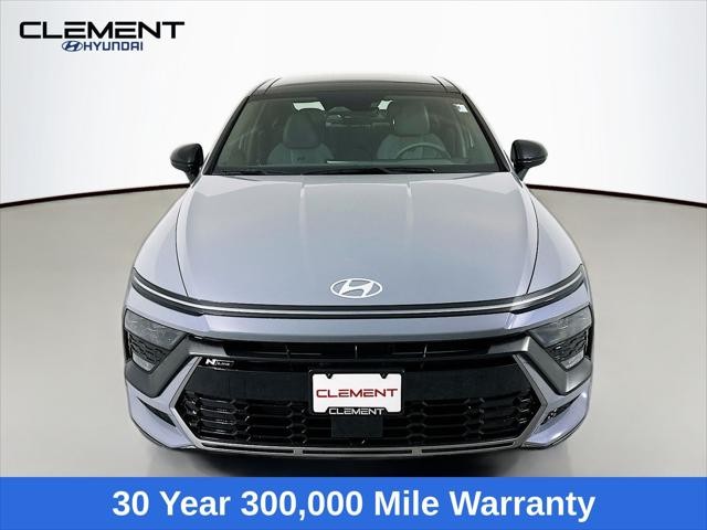 Hyundai Sonata Vehicle Full-screen Gallery Image 2