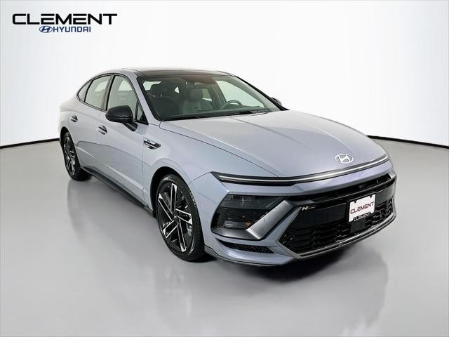 Hyundai Sonata Vehicle Full-screen Gallery Image 3