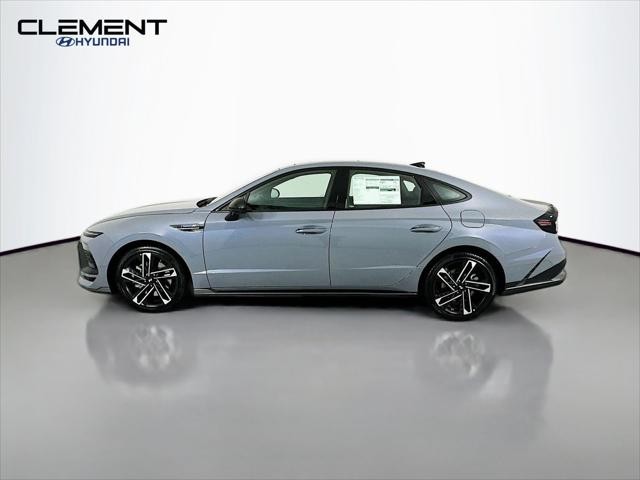 Hyundai Sonata Vehicle Full-screen Gallery Image 4