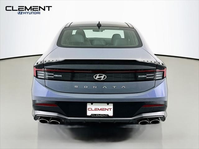 Hyundai Sonata Vehicle Full-screen Gallery Image 7