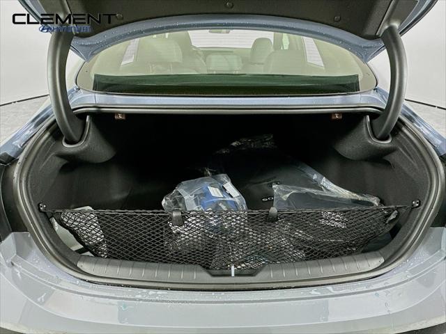 Hyundai Sonata Vehicle Full-screen Gallery Image 9