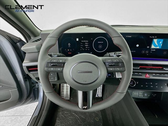 Hyundai Sonata Vehicle Full-screen Gallery Image 13