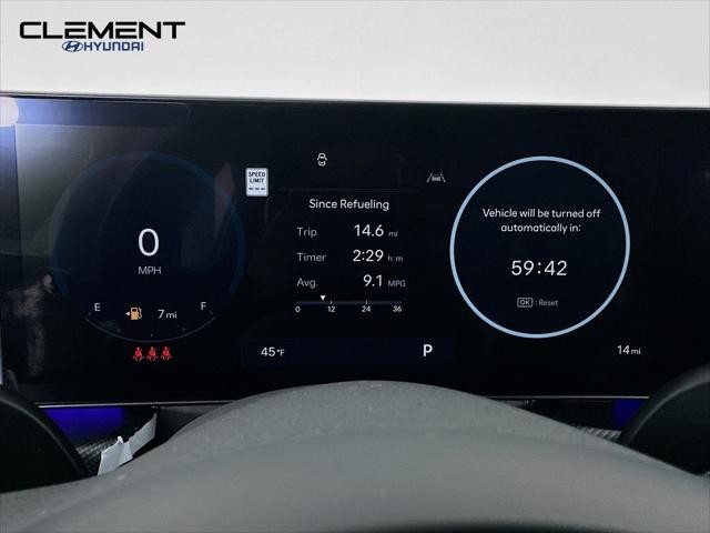 Hyundai Sonata Vehicle Full-screen Gallery Image 16