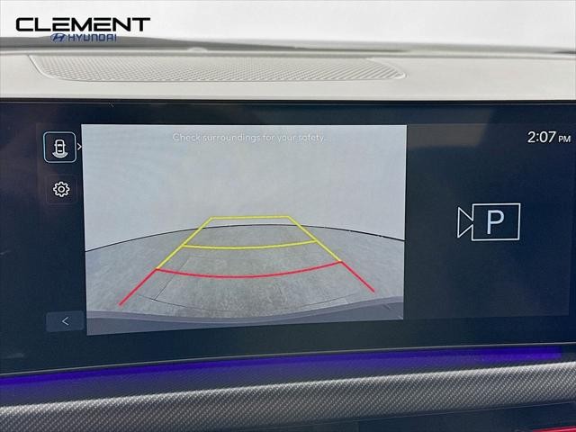 Hyundai Sonata Vehicle Full-screen Gallery Image 18